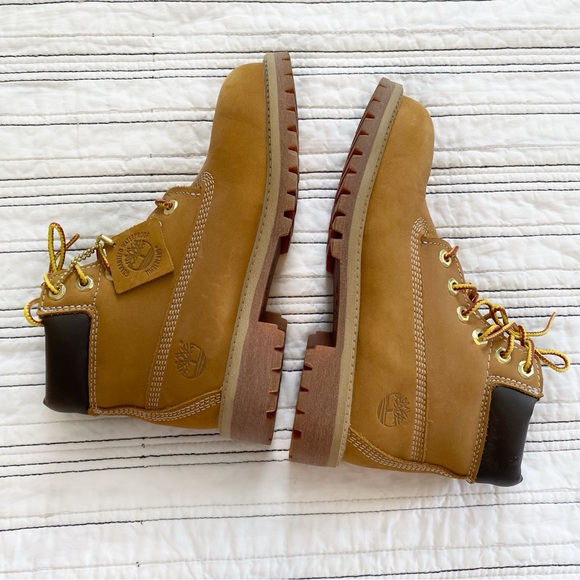 Timberland 6" Premium Waterproof Leather Boots Grade School Boys size 1.5 - Picture 3 of 6